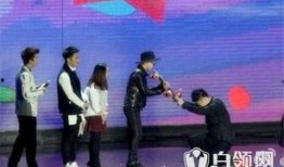 粉丝下跪爆料视频,揭秘娱乐圈惊人内幕